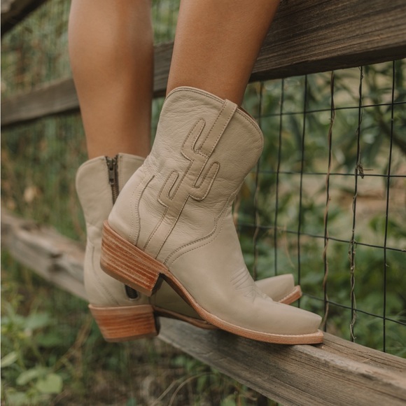 Lucchese ‘April’ Cowgirl Booties - Picture 10 of 11